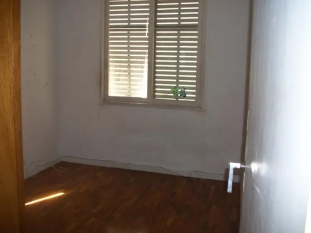 Apto com 3 domrmitórios sendo 1 suite com armarios embutidos, cozinha ampla, sala para 2 ambientes e