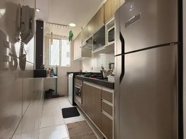 Apto em Colina de Laranjeiras