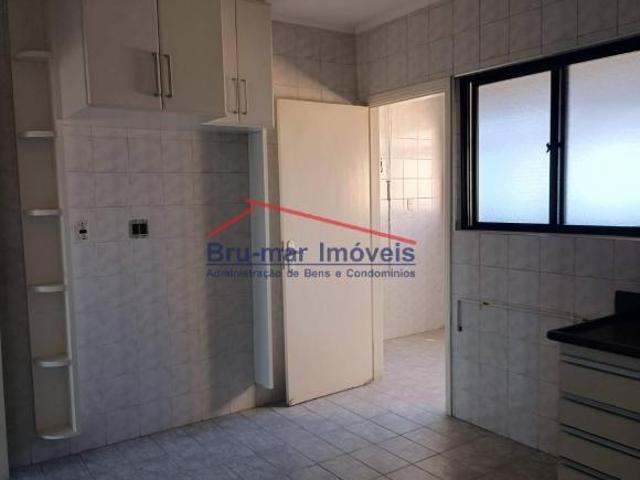 Apto Frente 2 dormitórios, reformado, com armários, garagem demarcada