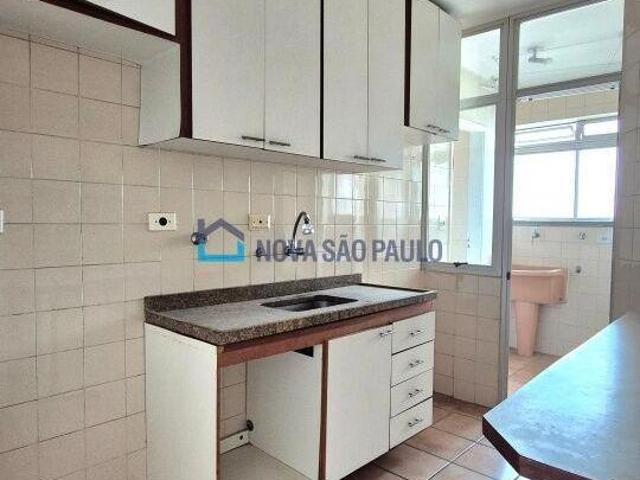 Apto impecável, reformado, planejado, varanda, andar médio, 1 vaga coberta! 650m