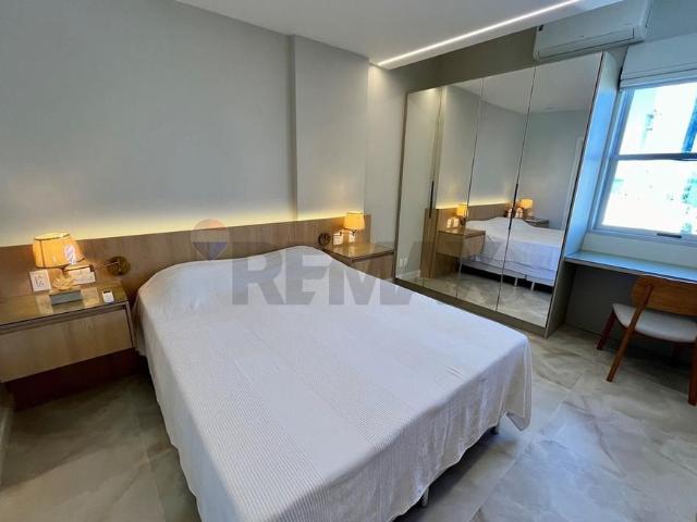 Apto para aluguel reformado e mobiliado no Leblon: 71m² com Vista Mar