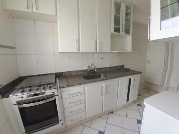 Apto para locação Pq Prado, living com sacada, 3 quartos, sendo 1 suite, 2 banhos, 2 vagas, lazer