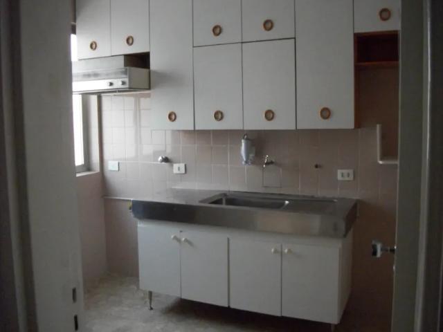 Apto para Locação 02 dorm c/ armários, sala 2 ambiente, 85m bem distribuídos, 01 vaga de garagem