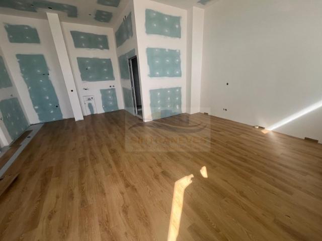 Apto T1 em RC Todo Remodelado, Cozinha Completa, na Zona Calma Residencial de Vialonga, VFX