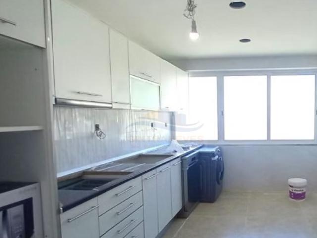 Apto T2 com 2 WC's, na Urbanização da Barrada, no Carregado, ao lado do Centro de Saúde, Escola Básica.