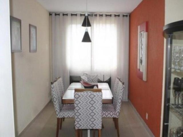 Apto todo reformado, era dois de um dorm,pode ser transformado pra 3 dorm