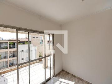 Praça Vinte e Um de Março - Academia, Garagem