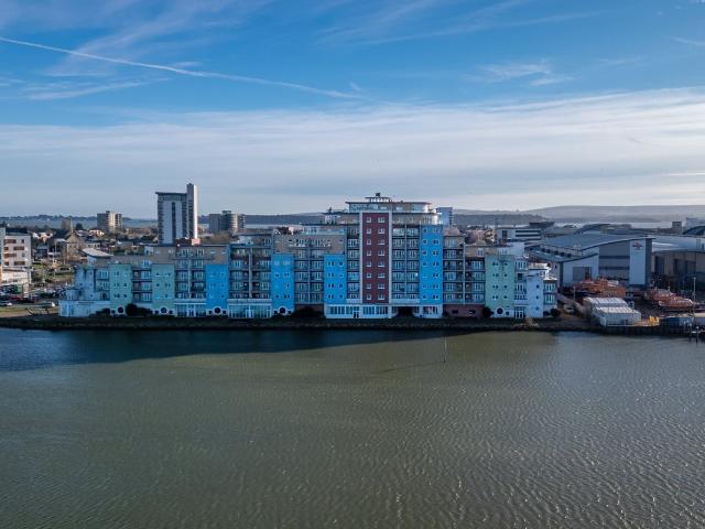 Aqua Apartments, Lifeboat Quay, Poole BH15, 2 bed flat to rent, £1,650 pcm | PrimeLocation