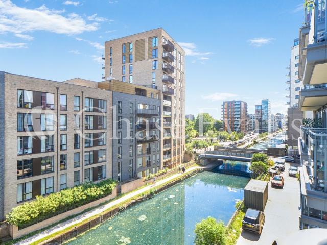 Aqua Vista Square, London E3, 2 bed flat to rent, £2,448 pcm | PrimeLocation