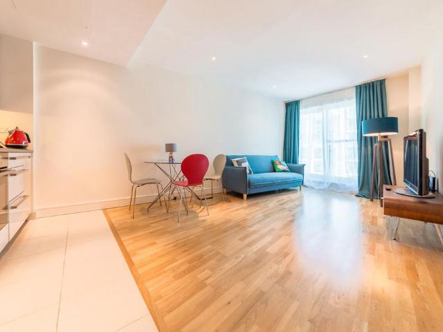Aquarius House, London SW8 2 bed flat to rent £3,150 pcm £727 pw