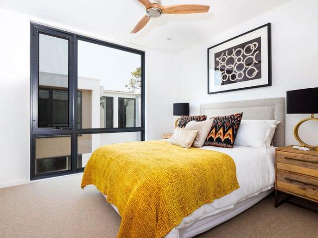 Aquatic paradise townhome LARGE, luxury and conveniently located