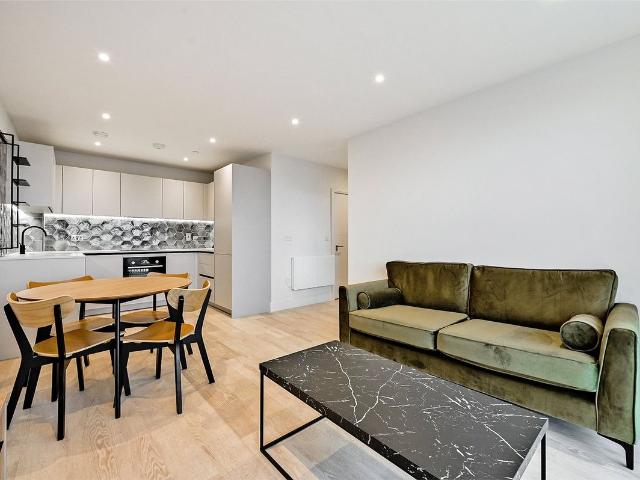Aquifer House, Exploration Way, Slough SL1, 2 bed flat to rent, £1,850 pcm | PrimeLocation
