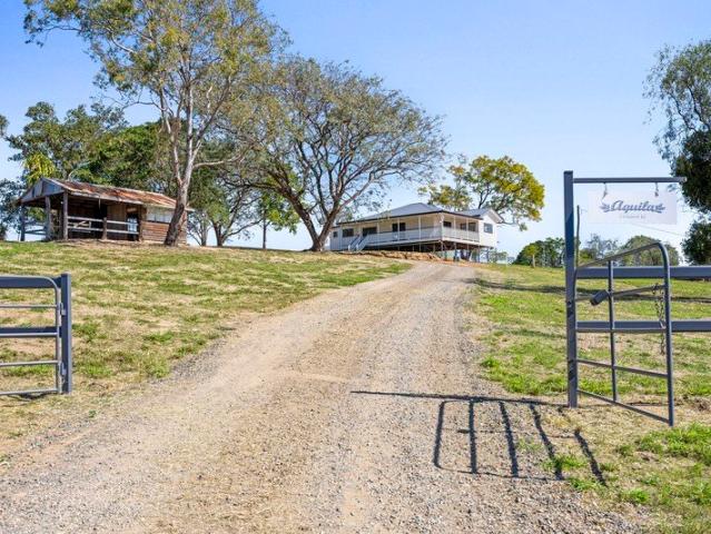 AQUILA Picture Perfect, Beautiful Elevated Queenslander on the doorstep of Brisbane