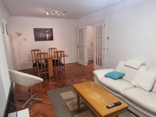 AQUILER APARTAMENTO EN PARQUESOL. DOS HABITACIONES