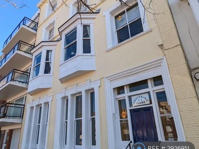 Aquitaine House, Portsmouth, PO1 2 bed flat to rent £1,250 pcm £288 pw