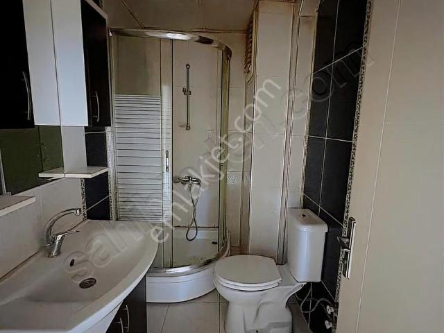 Çarşıya Yakın Balkonlu Satılık Geniş 1+1 Daire