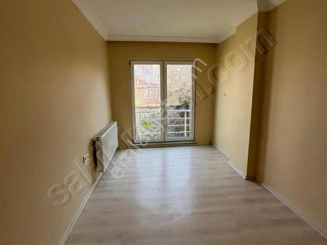 Çarşıya Yakın Balkonlu Satılık Geniş 3+1 Daire