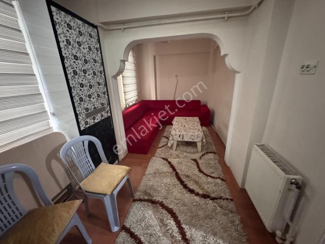 Çarşamba Pazarı Karşıyaka Polis Merkezi Civarında 2+1 Eşyalı