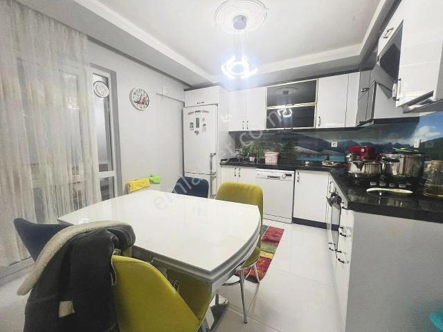 Çarşamba Pazarı Yakını Asansörlü Full Yapılı 5+1 Satılık Dublex