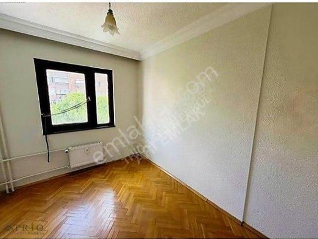 Arı Emlak'tan Kiralık Oyak Sitesinde 1.kısımda Ara Kat