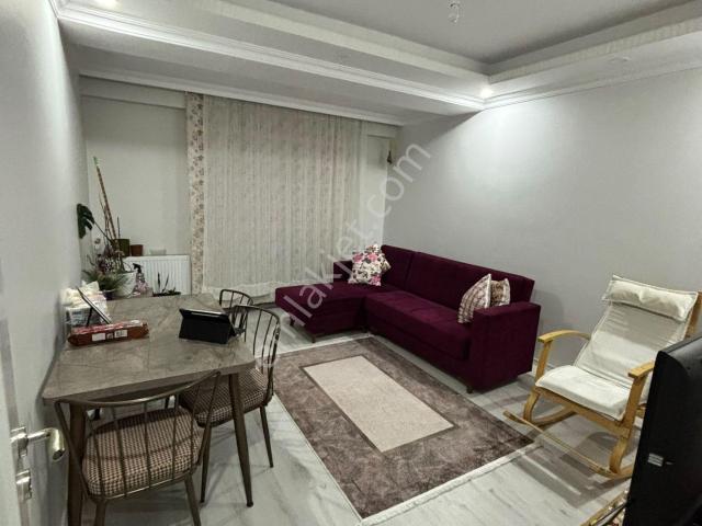 Arı Emlaktan Satılık 2+1/85m2 Ara Kat Daire