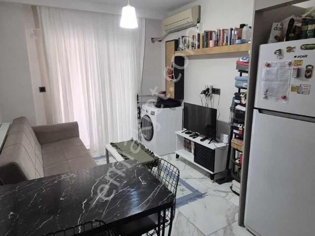 Çarşı İçerisinde Cumhuriyet Mahallesinde Satılık 1+1 Daire