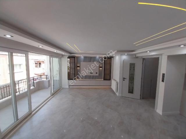 Çarşı İçinde Satılık Arakat Asansörlü Full Lüks Özellikli 3+1 Açık Mutfaklı Daire