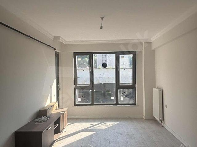 ÇARŞIPAZARSAHİLBELEDİYE VE KAYMAKAMLIK YAKINI 1+1 DAİRE
