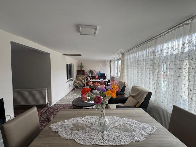 Arıkoğullarından 50.yıl Mahallesi 90m2 2+1 Kiralık Daire