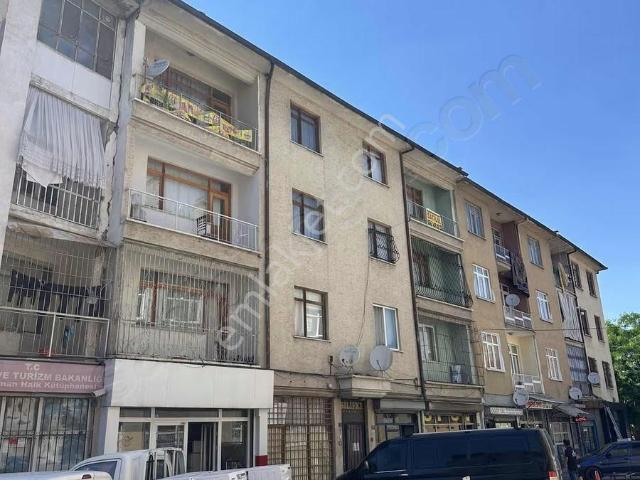 Çarşı Merkez Yakını 3+1 Kombili Bakımlı 190 M² Kilerli
