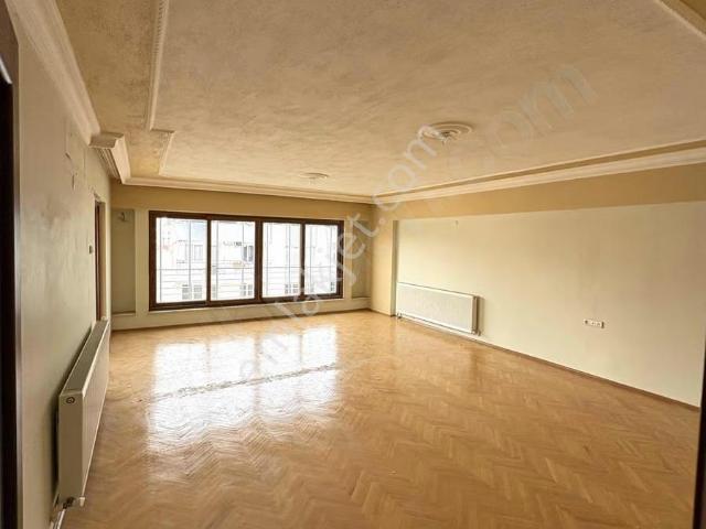 Çarşı Merkezde 4+1 Doğalgazlı, Geniş, Ferah, Asansörlü Daire