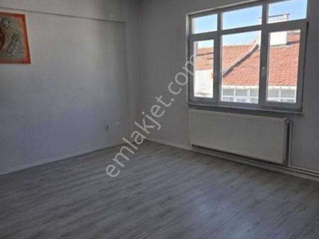 Çarşı Merkezde 3+1 Geniş Kiralık Daire