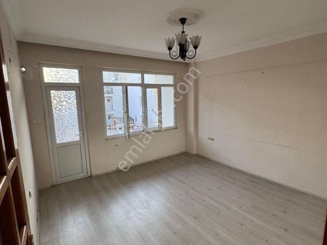 Çarşı Merkezde Pt.pazarına Nehire Yakın 4+1 Geniş Daire