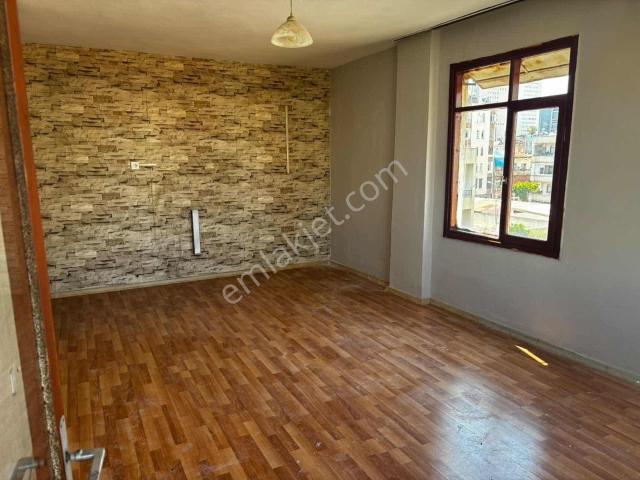 Çarşı Merkezde Cami Şerif Mh.'de İçi Yeni Boyalı Geniş 2+1 Daire