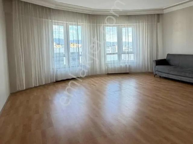 Çarşı Merkezde Kapalı Otoparklı 3+1 Kombili Daire
