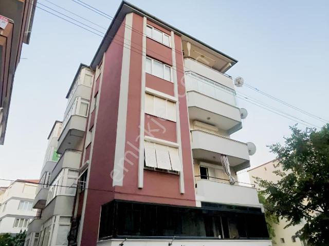 Çarşı Merkezde Kiralık Eşyasız 3+1 Arakat Daire