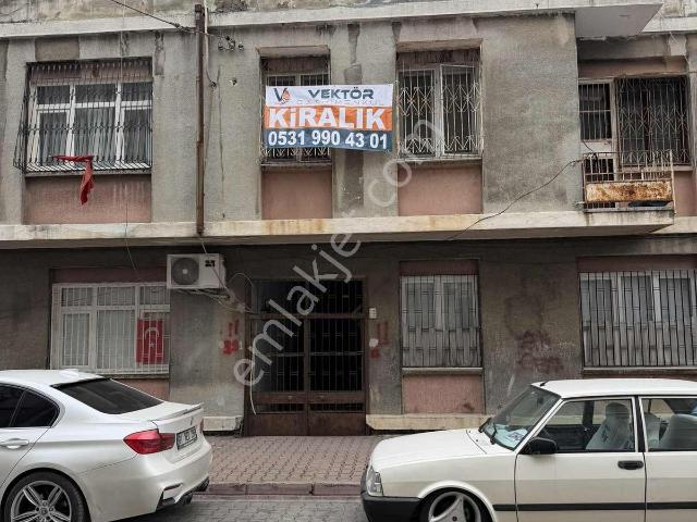 Çarşı Merkezde Kiralık 3+1 Kapalı Mutfak Geniş Daire