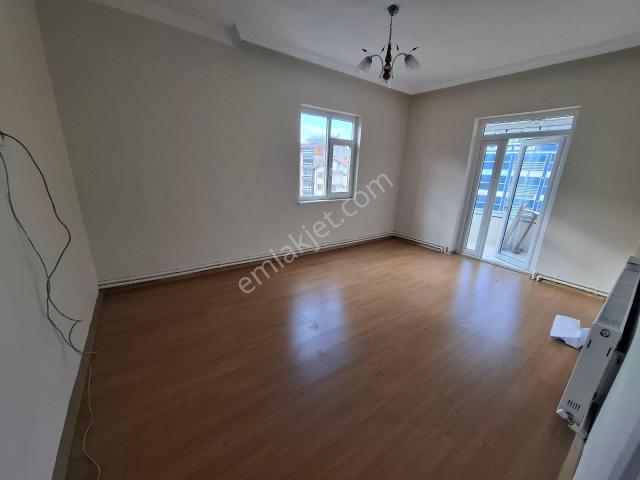 Çarşı Merkezde Satılık 2+1 Daire