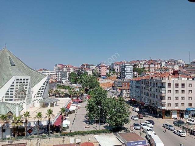 Çarşı Merkezinde Geniş Açılı Manzaraya Sahip
