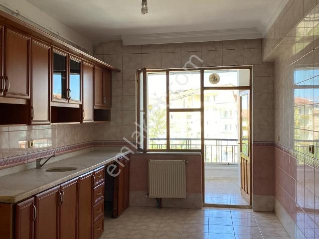 Çarşı Merkezinde 3+1 İçi Yapılı Kiralık Daire