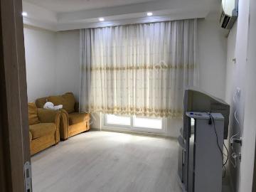 Çarşının Kalbinde, Ayrı Mutfaklı Geniş 1+1 Eşyalı Kiralık Daire