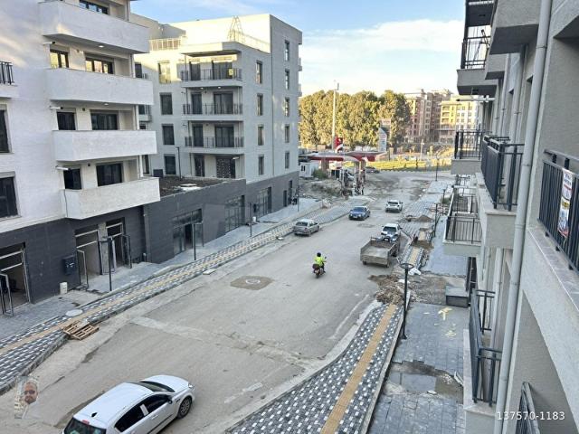 ARMUTLU ANA CADDESİ ÜZERİNDE EBEVEYN BANYOLU 4 BALKONLU 3+1 ÇİFT CEPHELİ