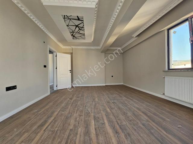 Armutlu Karşıyaka'da Denize 200 Mt Yeni Bina 4.kat 2+1 85 M²