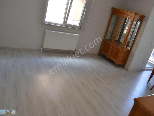 Armağanevler Mah. Metroya Komşu Ebeveyn Banyolu Kiralık 3+1