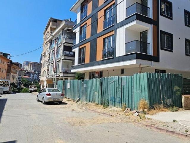 ARMAĞANEVLERDE FİNANS MERKEZİNE YAKIN 2+1 2. KAT SIFIR DAİRE