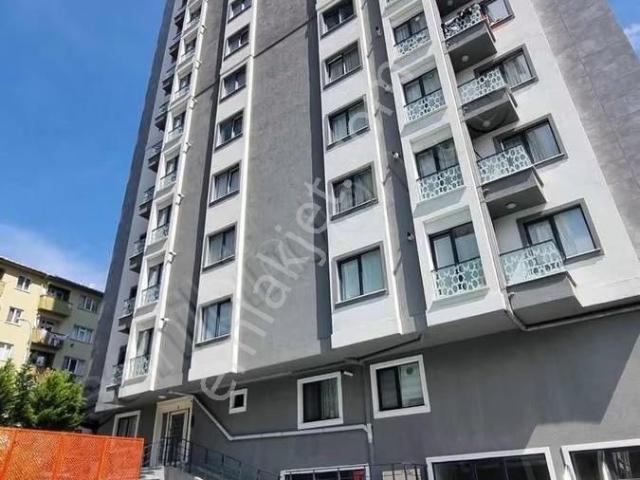 Armağanevler'de Nezih Sitede 1+1 Temiz Kullanışlı Satılık Daire