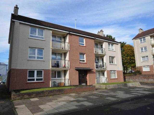 Armadale Court, Dennistoun, Glasgow, G31 2 bed flat to rent £925 pcm £213 pw