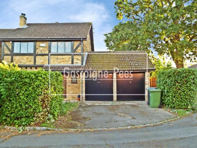 Armadale Road, Woking, GU21 4 bed house to rent £2,400 pcm £554 pw