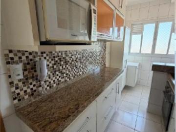 Armários embutidos quartos e cozinha, 2 banheiros