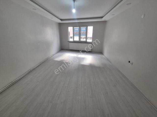 Armax'tan Bağlarbaşın'da Cadde Üzeri Kiralık 100m2 2+1 Daire